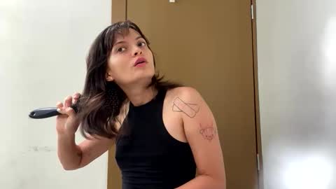 Snapshot of munchi_ chatting on October 18, 3:48 pm   online show from October 18, 3:48 pm