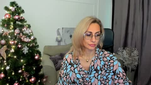 Snapshot of museofstage chatting on December 23, 11:36 am Diana online show from December 23, 11:36 am