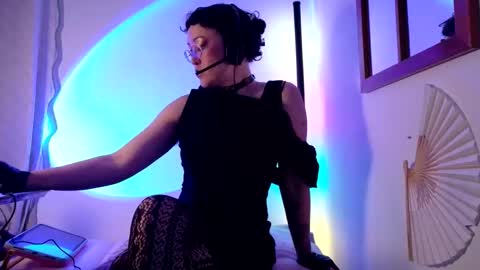 Mx. Anouk Divine online show from February 2, 2:21 am