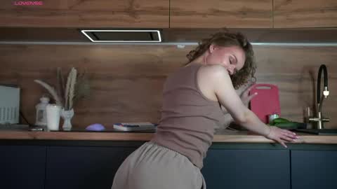 Curly Monique online show from May 31, 8:20 am