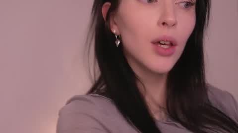 STELLA online show from December 4, 5:24 pm