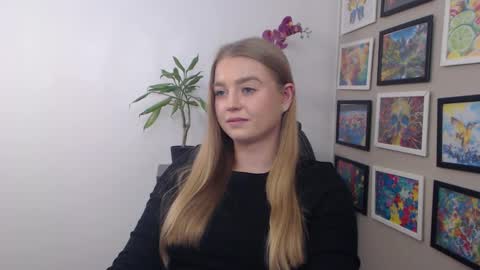 Snapshot of mysteryericax chatting on December 20, 1:22 pm Erica online show from December 20, 1:22 pm