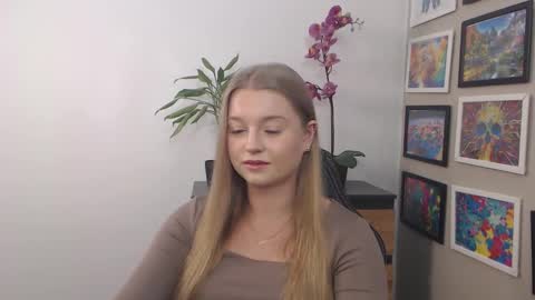 Snapshot of mysteryericax chatting on March 4, 6:37 am Erica online show from March 4, 6:37 am