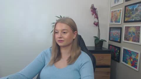 Snapshot of mysteryericax chatting on September 17, 8:23 am Erica online show from September 17, 8:23 am
