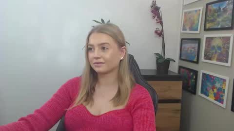 Snapshot of mysteryericax chatting on October 3, 9:58 am Erica online show from October 3, 9:58 am