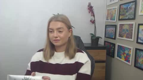 Snapshot of mysteryericax chatting on October 15, 8:17 am Erica online show from October 15, 8:17 am