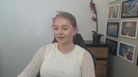 Snapshot of mysteryericax chatting on September 24, 12:15 pm Erica online show from September 24, 12:15 pm