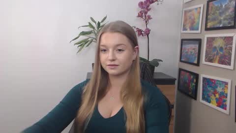 Snapshot of mysteryericax chatting on March 6, 10:41 am Erica online show from March 6, 10:41 am