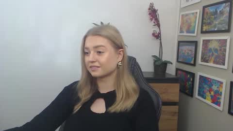 Snapshot of mysteryericax chatting on September 30, 9:26 am Erica online show from September 30, 9:26 am