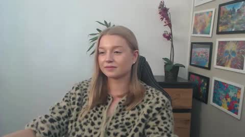 Snapshot of mysteryericax chatting on September 23, 12:14 pm Erica online show from September 23, 12:14 pm