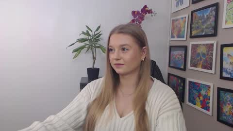 Snapshot of mysteryericax chatting on January 23, 8:04 am Erica online show from January 23, 8:04 am