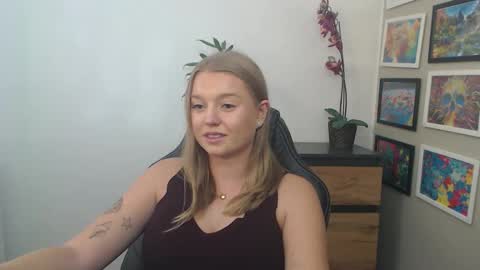 Snapshot of mysteryericax chatting on September 25, 12:15 pm Erica online show from September 25, 12:15 pm