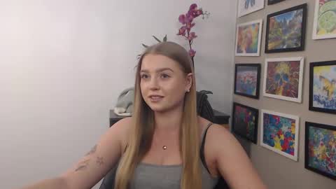 Snapshot of mysteryericax chatting on February 10, 10:31 am Erica online show from February 10, 10:31 am