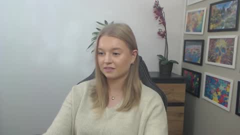 Snapshot of mysteryericax chatting on October 1, 9:36 am Erica online show from October 1, 9:36 am