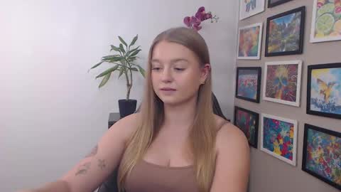 Snapshot of mysteryericax chatting on December 27, 1:28 pm Erica online show from December 27, 1:28 pm