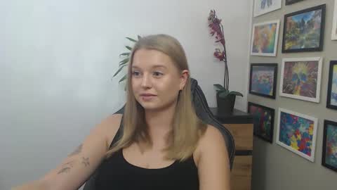 Snapshot of mysteryericax chatting on October 7, 8:30 am Erica online show from October 7, 8:30 am