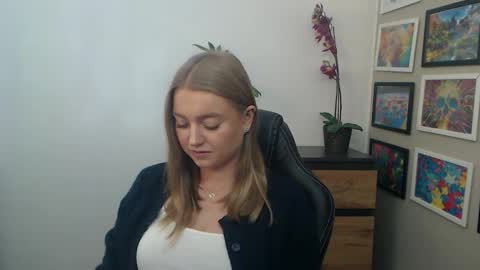 Snapshot of mysteryericax chatting on September 27, 12:34 pm Erica online show from September 27, 12:34 pm