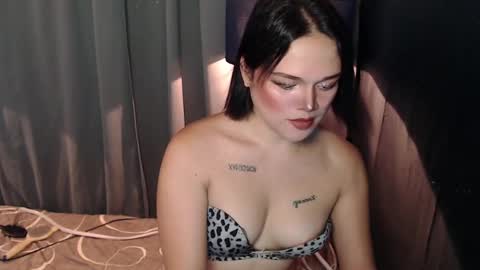 UR GIRL NEXTDOOR online show from February 24, 6:36 am