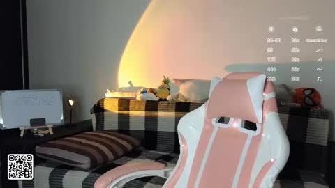 Mia online show from November 5, 5:40 pm