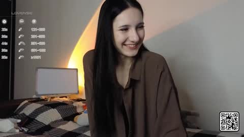 Mia online show from November 14, 5:13 pm