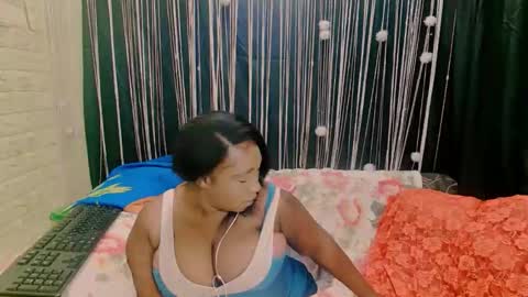 Snapshot of mysticebony18 chatting on October 25, 6:37 pm mysticebony18 online show from October 25, 6:37 pm