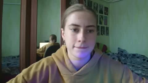 Snapshot of mysticemeli chatting on October 3, 1:05 pm Emelie online show from October 3, 1:05 pm