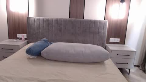 mysticsirenn online show from February 21, 8:26 am