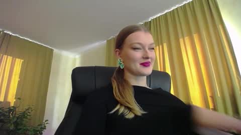 Snapshot of mysticvenus_ chatting on October 20, 1:47 pm mysticvenus_ online show from October 20, 1:47 pm