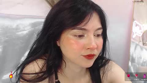 Snapshot of naamah_b chatting on February 25, 2:15 pm naamah_b online show from February 25, 2:15 pm
