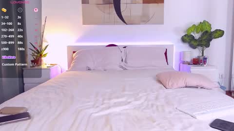 Nadia online show from October 4, 2:32 pm