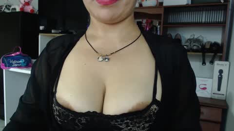 Snapshot of nadia_abaud chatting on January 31, 11:56 pm Nadia online show from January 31, 11:56 pm