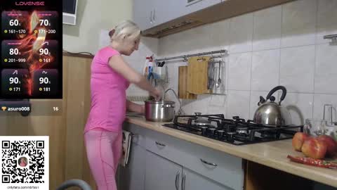 Snapshot of nadin_slut chatting on February 18, 11:08 pm Nadin online show from February 18, 11:08 pm