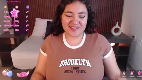 Snapshot of nadine_russo chatting on December 2, 7:03 pm Nadine online show from December 2, 7:03 pm