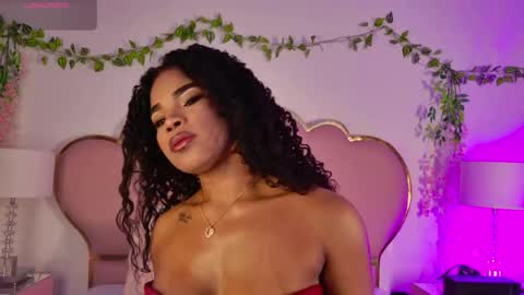 NahiaraReina  online show from May 18, 1:50 pm
