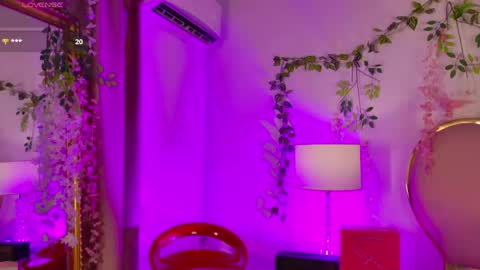 NahiaraReina  online show from May 11, 1:24 pm