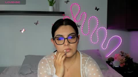 Snapshot of nahomirosse chatting on October 20, 7:17 pm SHELBY online show from October 20, 7:17 pm