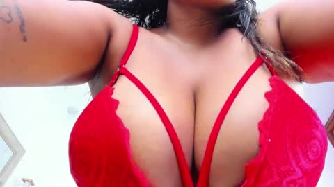 Snapshot of nahomygrey_ chatting on September 29, 8:36 pm Nahomy online show from September 29, 8:36 pm