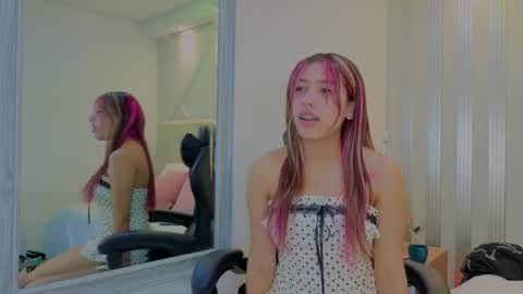 Snapshot of nami_sweet_ chatting on October 19, 2:30 pm nami_sweet_ online show from October 19, 2:30 pm