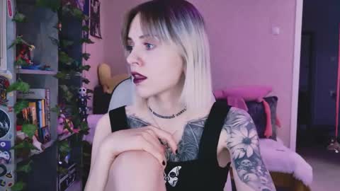 Monday-Friday 12-4 AM and 6-9 AM New York time online show from April 28, 8:24 pm