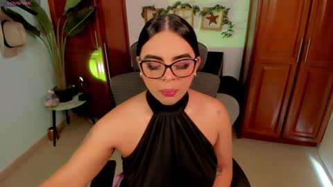 naomi_aniston online show from May 22, 2:37 pm