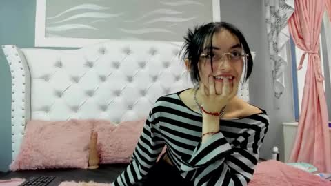 Snapshot of naomi_cooper__ chatting on October 16, 2:09 pm naomi online show from October 16, 2:09 pm