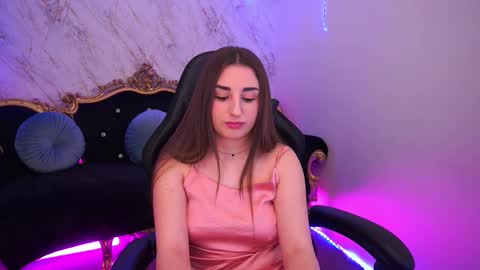 naomibaae online show from December 17, 11:53 pm