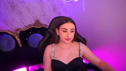 naomibaae online show from December 16, 11:32 pm