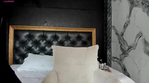 Naomi Frost online show from November 28, 1:47 pm