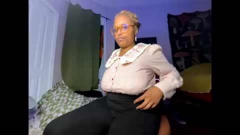 Naomigiirl6 online show from January 17, 2:50 pm