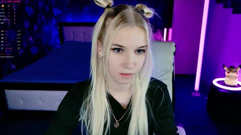 naomihita online show from December 1, 4:53 pm