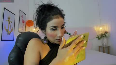 Snapshot of naomiiii__ chatting on October 13, 11:57 am naomiiii online show from October 13, 11:57 am