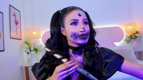 Snapshot of naomiiii__ chatting on October 9, 12:31 pm naomiiii online show from October 9, 12:31 pm