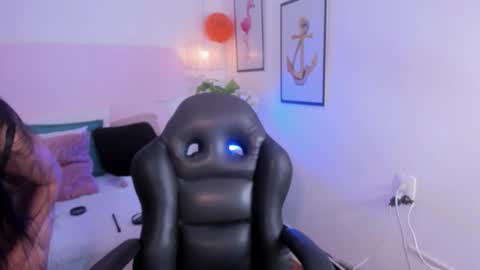 Snapshot of naomiiii__ chatting on October 14, 12:08 pm naomiiii online show from October 14, 12:08 pm