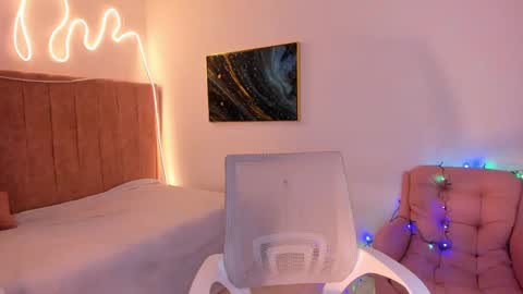 Snapshot of naomiiii__ chatting on September 13, 5:15 am naomiiii online show from September 13, 5:15 am